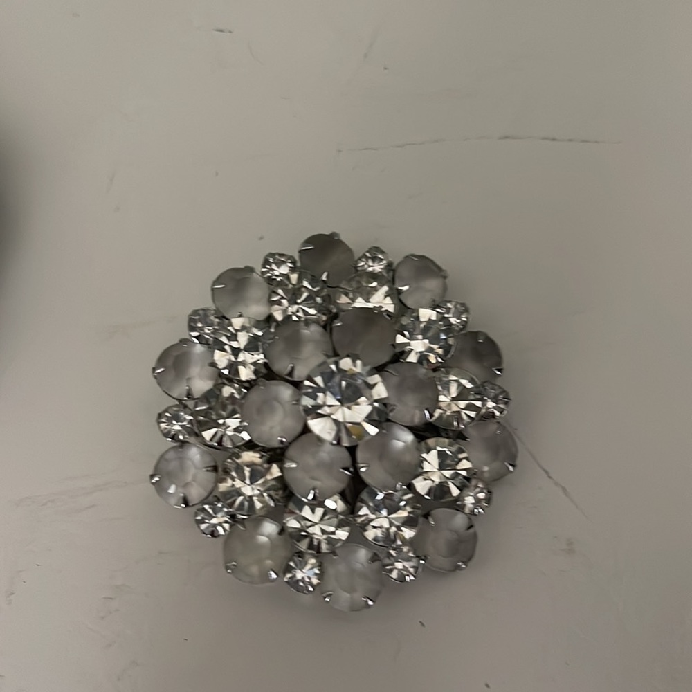 White and Crystal Pin by Lisa - Picture 7 of 7